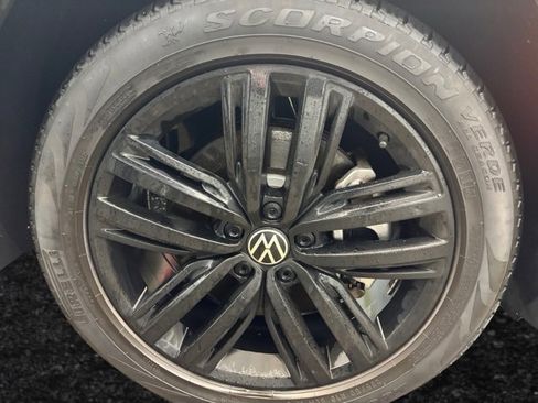 Used 2022 Volkswagen Tiguan SE R-Line image 10