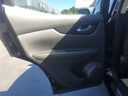 Certified 2022 Nissan Rogue Sport SL image 9