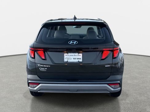 Certified 2025 Hyundai Tucson SE image 6