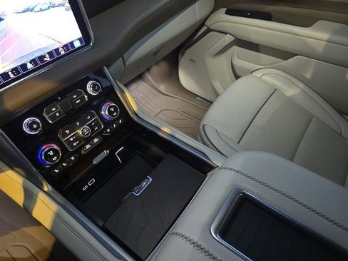 Used 2021 GMC Yukon Denali w/ Denali Premium Package image 25