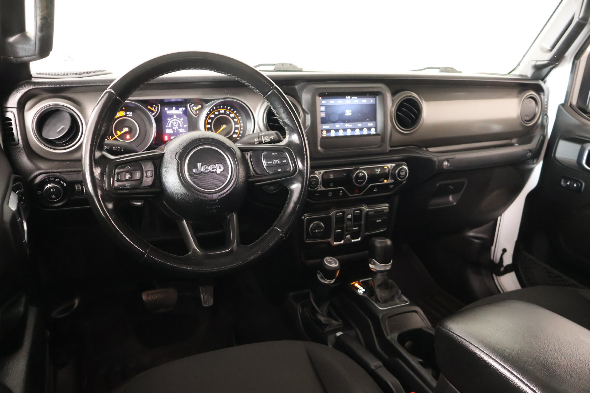 Used 2022 Jeep Gladiator Sport AWD/4WD image 2