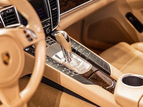 Used 2016 Porsche Panamera 4 image 22