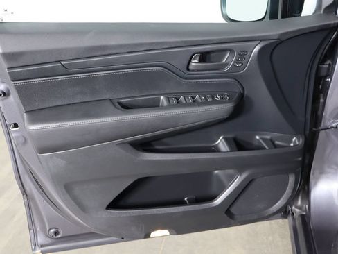 Used 2023 Honda Odyssey EX-L image 19