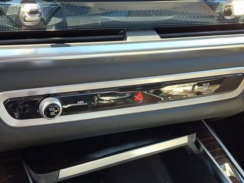 New 2026 BMW X7 xDrive40i w/ Climate Comfort Package image 14