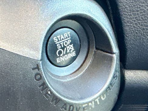 Used 2018 Jeep Renegade Limited w/ Safety & Security Group AWD/4WD image 18