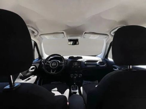 Used 2017 Jeep Renegade Latitude w/ Popular Equipment Group FWD image 14