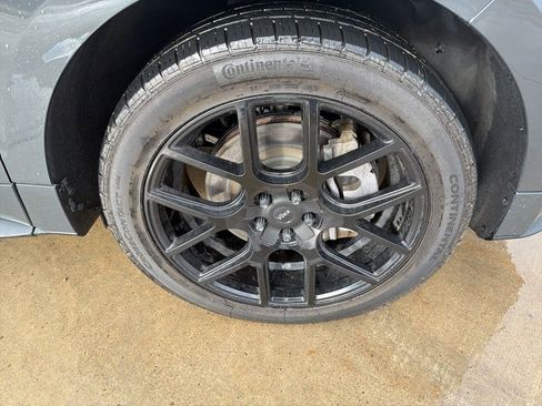 Used 2021 Ford Edge ST image 29