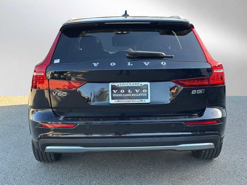 Certified 2024 Volvo V60 B5 Cross Country Plus image 4