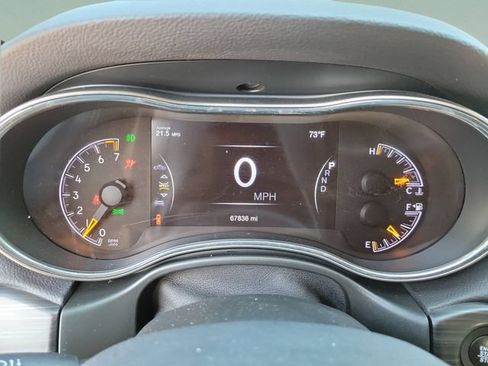 Used 2021 Jeep Grand Cherokee Laredo RWD image 30