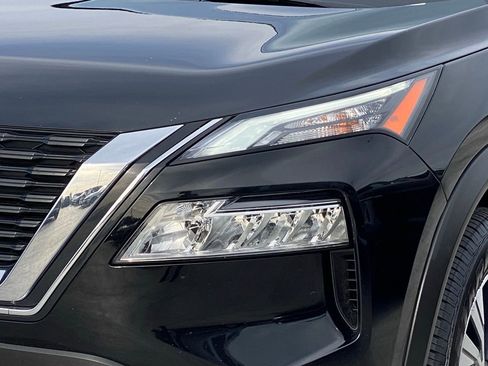 Used 2023 Nissan Rogue SV FWD image 8