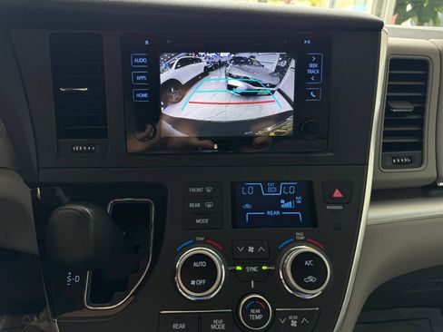 Used 2017 Toyota Sienna LE w/ Protection Package AWD/4WD image 19