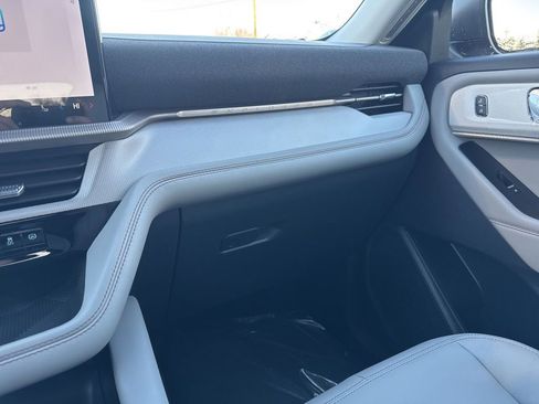 New 2026 Ford Explorer Active w/ Active Comfort Package image 20