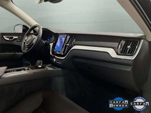 Used 2025 Volvo XC60 B5 Plus image 23
