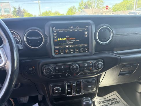 Used 2019 Jeep Wrangler Unlimited Sahara w/ Quick Order Package 24M Moab AWD/4WD image 25