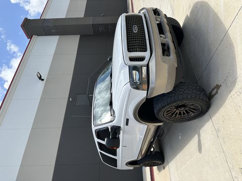 Used 2004 Ford Excursion Eddie Bauer image 3