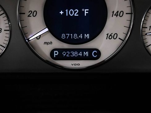Used 2009 Mercedes-Benz E 550 Sedan image 22