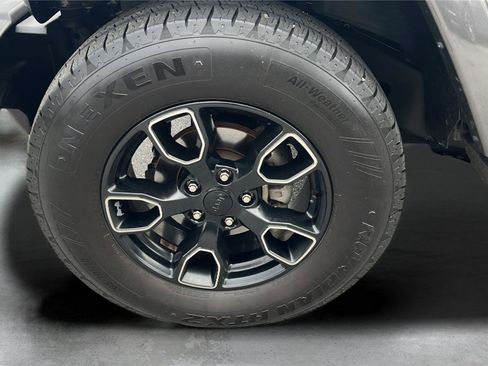 Used 2018 Jeep Wrangler Unlimited Sahara image 23