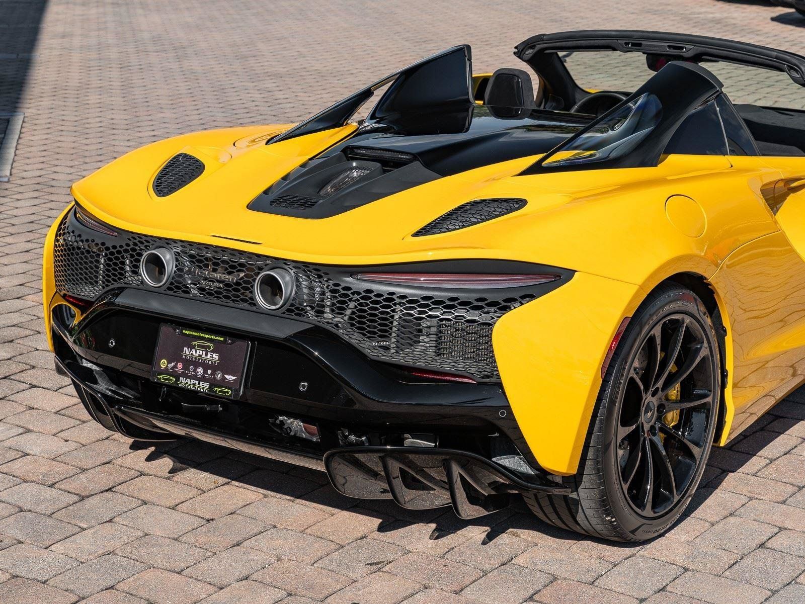 Used 2025 McLaren Artura Spider RWD image 3