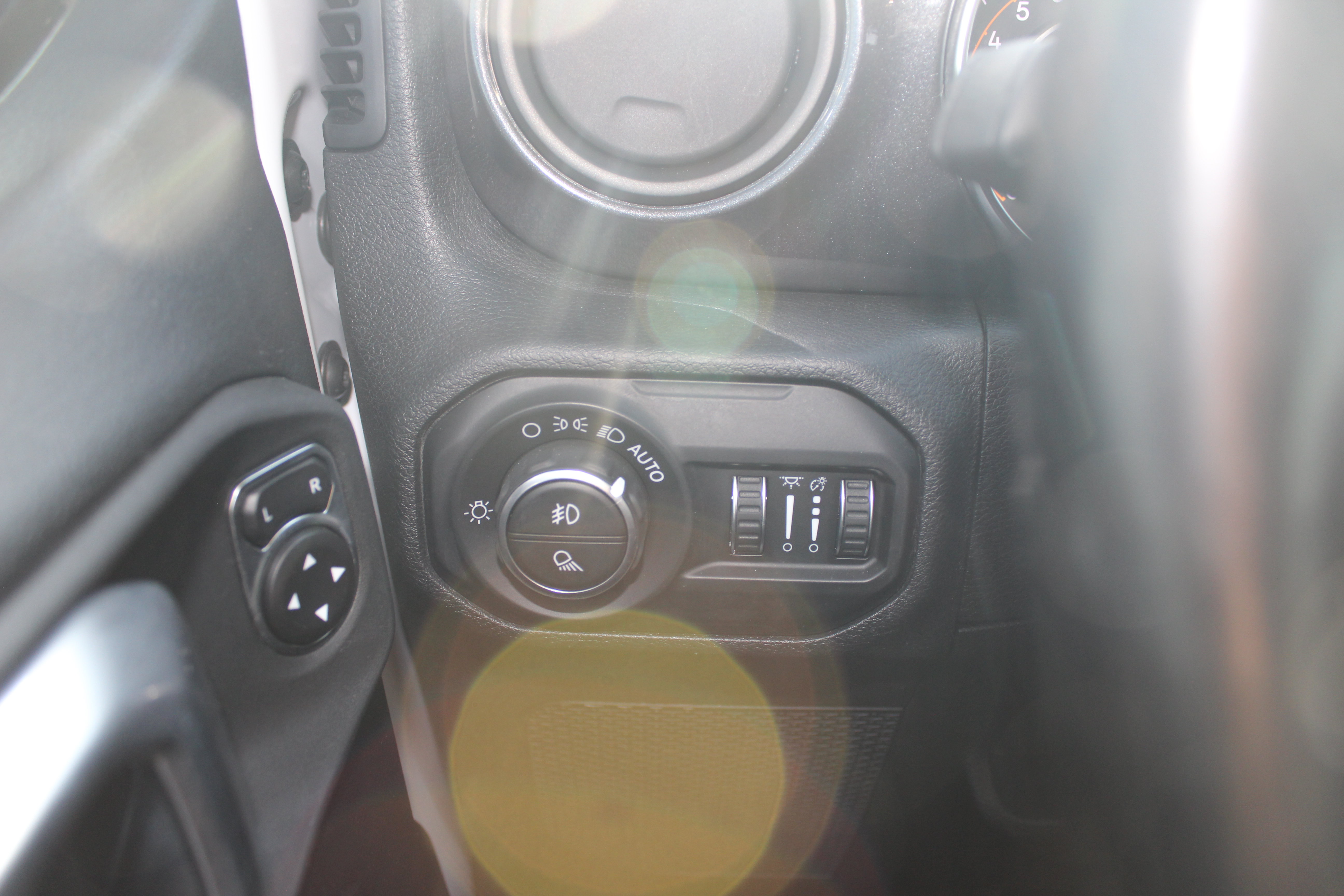 Used 2020 Jeep Gladiator Sport AWD/4WD image 16