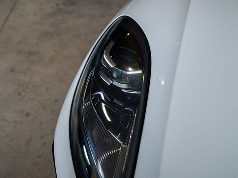 Certified 2024 Porsche Macan AWD/4WD image 13