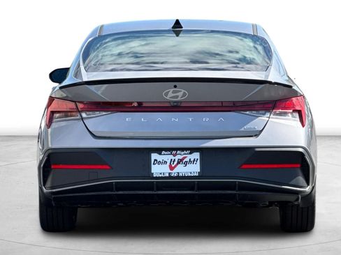 Used 2025 Hyundai Elantra SEL image 6
