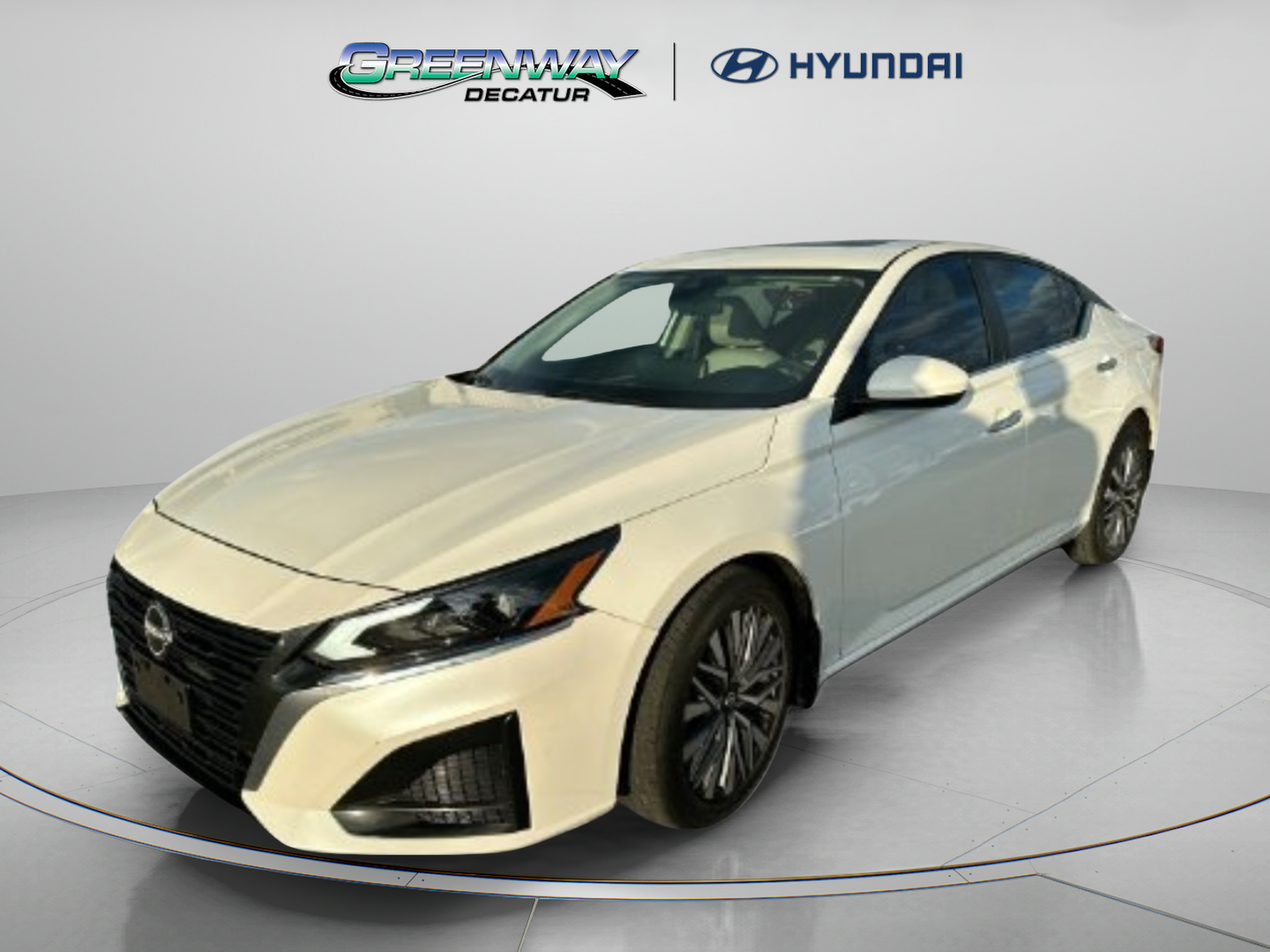 Used 2023 Nissan Altima 2.5 SV w/ SV Premium Package FWD image 4
