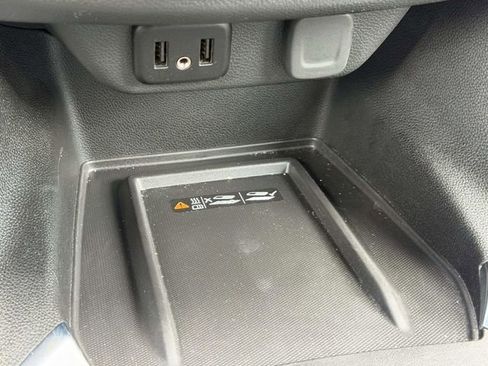 Used 2023 Chevrolet Traverse LT image 25