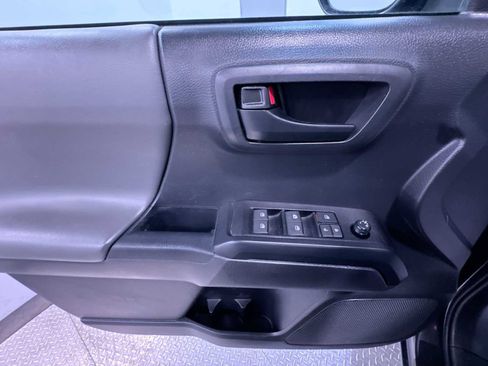 Used 2022 Toyota Tacoma SR image 12