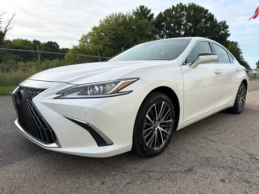 Used 2023 Lexus ES 250 w/ Premium Package w/ Premium Package AWD/4WD image 6