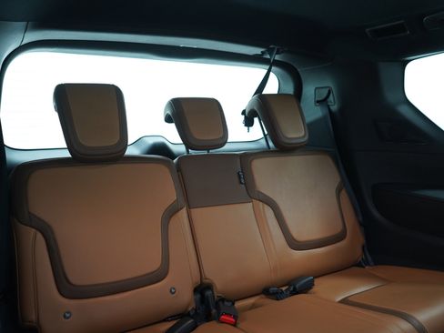 Used 2025 Nissan Armada SL w/ Captain's Chari Seat Package AWD/4WD image 12