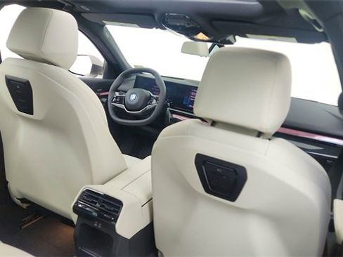 Used 2025 BMW i5 xDrive40 image 28