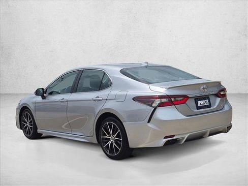 Used 2024 Toyota Camry SE FWD image 8