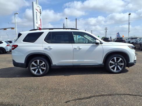 Used 2023 Honda Pilot Touring image 9