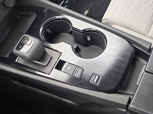 Used 2023 Nissan Rogue SV image 9