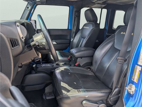 Used 2015 Jeep Wrangler Unlimited Sahara image 12