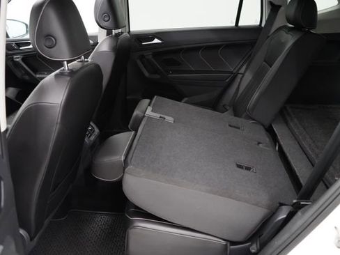 Used 2022 Volkswagen Tiguan SE w/ Panoramic Sunroof Package image 49