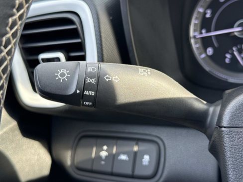Certified 2022 Hyundai Venue Limited FWD image 10