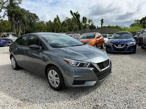 Used 2020 Nissan Versa S image 3