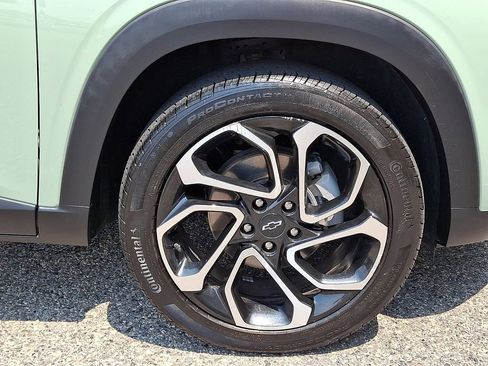 Used 2024 Chevrolet Trax RS w/ Sunroof Package FWD image 8