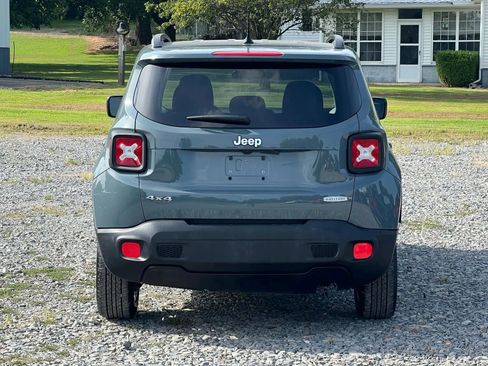 Used 2017 Jeep Renegade Latitude image 4