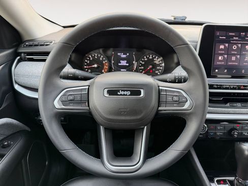 Used 2022 Jeep Compass Latitude image 23