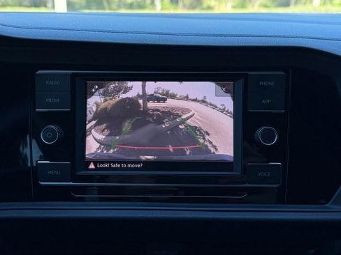 Used 2024 Volkswagen Jetta Sport image 17