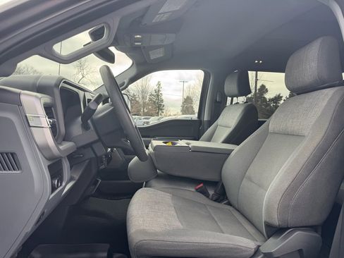 Used 2025 Ford F250 XLT w/ Black Appearance Package image 5