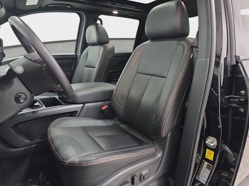 Used 2023 Nissan Titan PRO-4X w/ Pro-4x Convenience Package AWD/4WD image 14