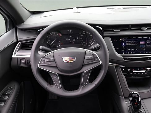 New 2026 Cadillac XT5 Luxury w/ LPO, Bronce Accent Package image 16