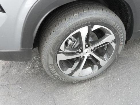 New 2026 Chevrolet Trax RS w/ Sunroof Package FWD image 9