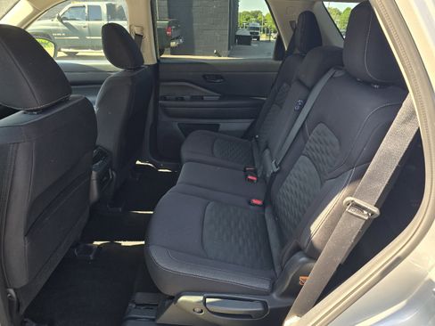 Used 2025 Nissan Pathfinder SV AWD/4WD image 11