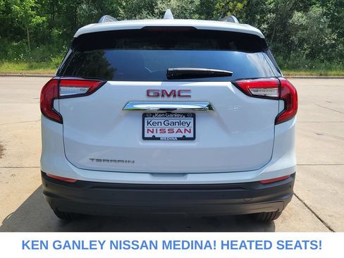 Used 2024 GMC Terrain SLE w/ Driver Convenience Package FWD image 4