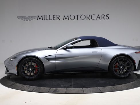 Used 2021 Aston Martin V8 Vantage Roadster RWD image 16