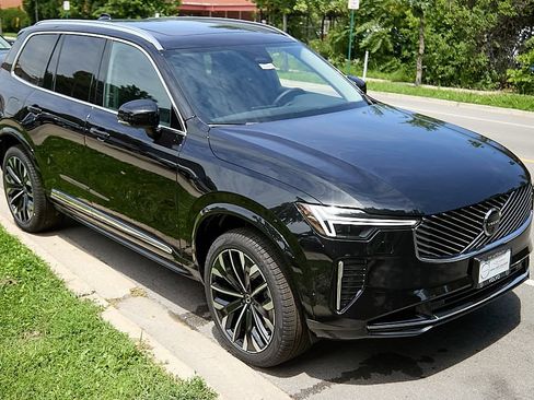 New 2026 Volvo XC90 T8 Plus w/ Protection Package Premier AWD/4WD image 4